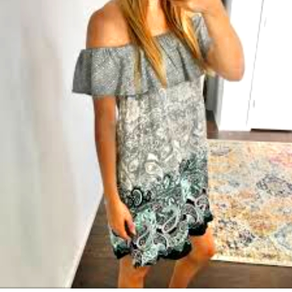 Woman's off the shoulder sun dress - Picture 2 of 7